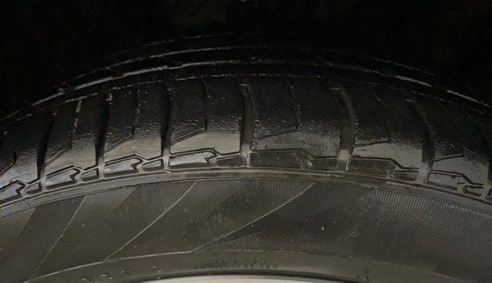 2021 KIA SELTOS X LINE 1.4 PETROL DCT, Petrol, Automatic, 27,961 km, Right Front Tyre Tread