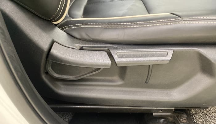 2019 Hyundai VENUE SX PLUS 1.0 TURBO DCT, Petrol, Automatic, 41,167 km, Driver Side Adjustment Panel