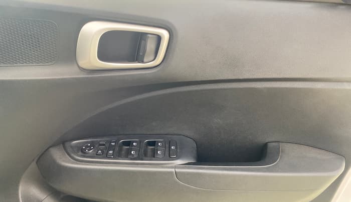2019 Hyundai VENUE SX PLUS 1.0 TURBO DCT, Petrol, Automatic, 41,167 km, Driver Side Door Panels Control