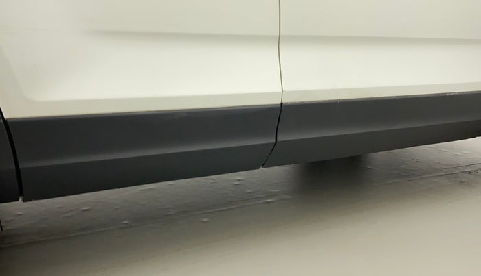 2021 Tata Safari XT PLUS, Diesel, Manual, 58,825 km, Right running board - Minor scratches