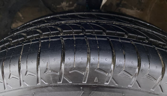 2018 Maruti Swift VXI, Petrol, Manual, 60,121 km, Left Front Tyre Tread