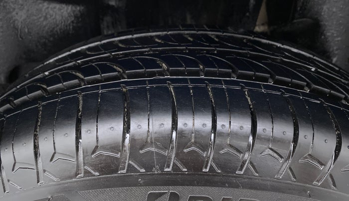 2018 Maruti Swift VXI, Petrol, Manual, 60,121 km, Left Rear Tyre Tread