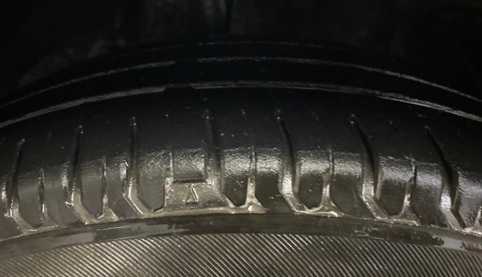 2019 Maruti Swift VXI, Petrol, Manual, 83,481 km, Left Front Tyre Tread