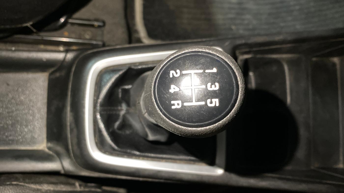 2019 Maruti Swift VXI, Petrol, Manual, 83,481 km, Gear Lever