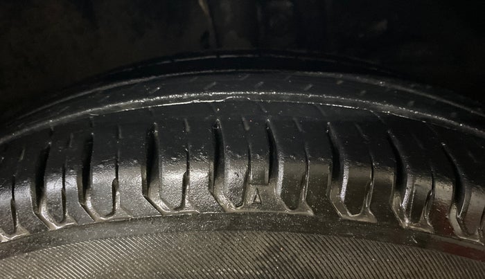 2019 Maruti Swift VXI, Petrol, Manual, 83,481 km, Right Front Tyre Tread