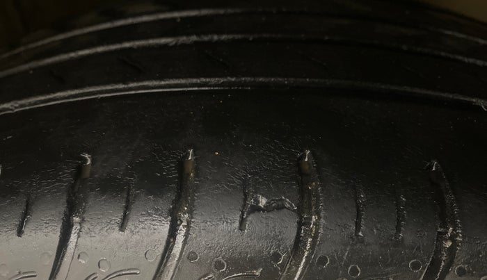 2022 KIA CARENS LUXURY PLUS 1.5 DIESEL AT 7 STR, Diesel, Automatic, 36,454 km, Right Front Tyre Tread