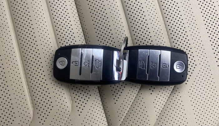 2022 KIA CARENS LUXURY PLUS 1.5 DIESEL AT 7 STR, Diesel, Automatic, 36,454 km, Key Close Up