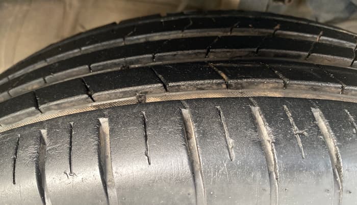 2022 Maruti Baleno DELTA PETROL 1.2, Petrol, Manual, 86,983 km, Right Front Tyre Tread