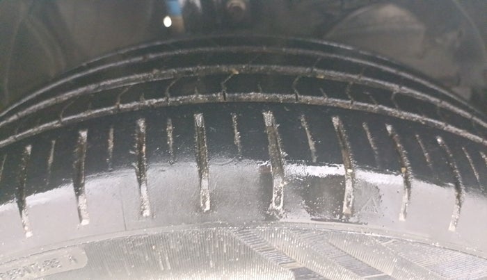 2022 Maruti Baleno ALPHA 1.2 AGS, Petrol, Automatic, 37,113 km, Right Front Tyre Tread