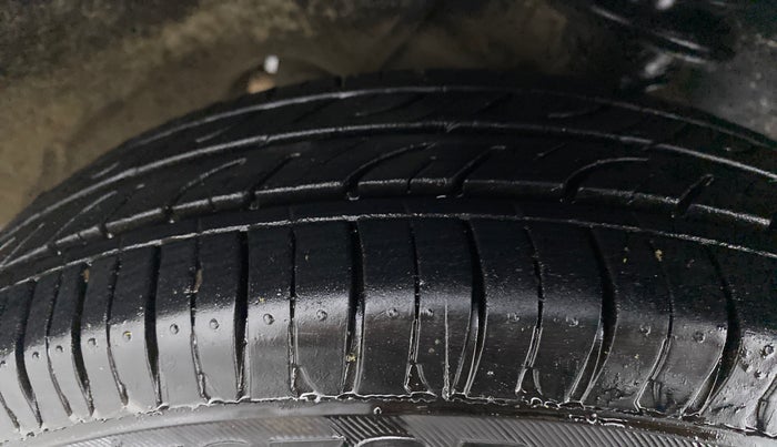 2019 Maruti Alto 800 LXI CNG, CNG, Manual, 34,317 km, Right Front Tyre Tread