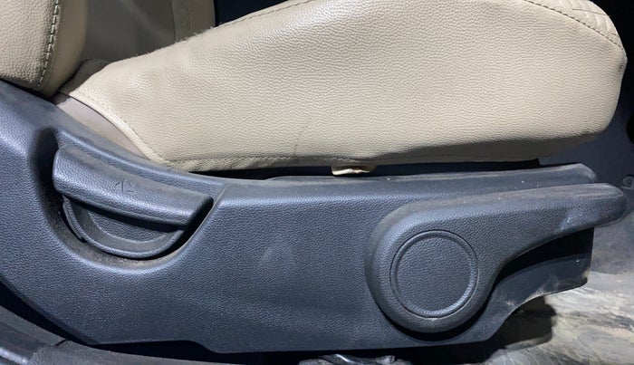 2017 Hyundai Xcent SX 1.2, Petrol, Manual, 30,577 km, Driver Side Adjustment Panel