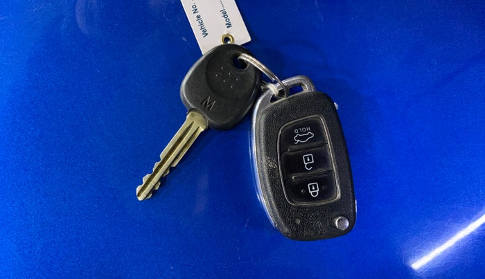 2017 Hyundai Xcent SX 1.2, Petrol, Manual, 30,577 km, Key Close Up