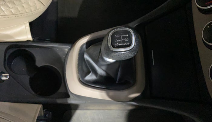 2017 Hyundai Xcent SX 1.2, Petrol, Manual, 30,577 km, Gear Lever