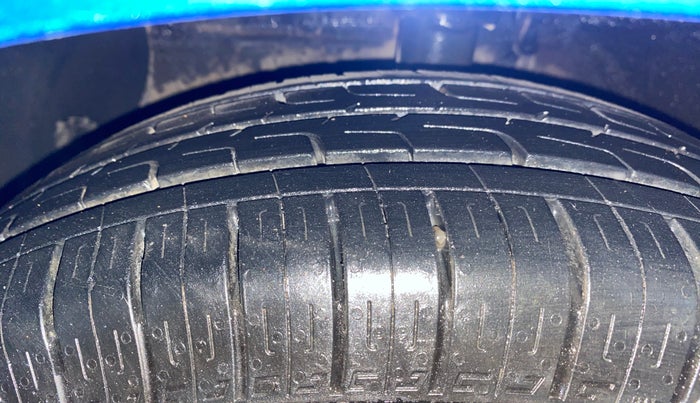 2017 Hyundai Xcent SX 1.2, Petrol, Manual, 30,577 km, Left Front Tyre Tread