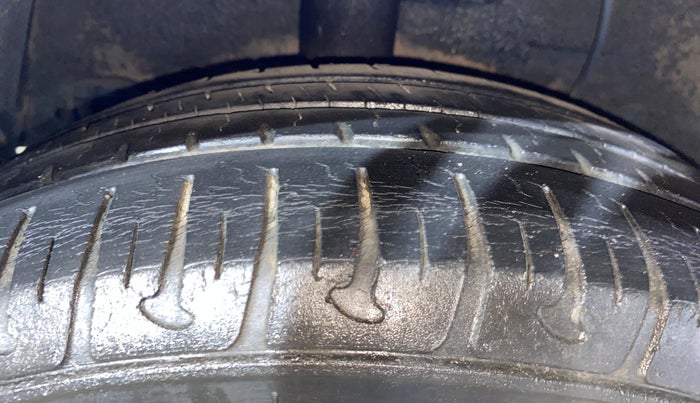 2017 Hyundai Xcent SX 1.2, Petrol, Manual, 30,577 km, Right Rear Tyre Tread