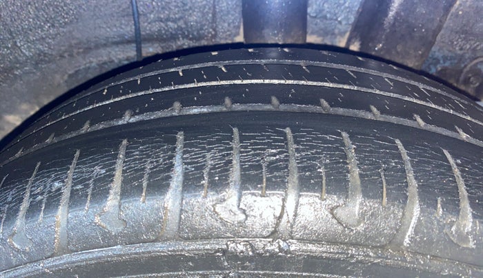 2017 Hyundai Xcent SX 1.2, Petrol, Manual, 30,577 km, Left Rear Tyre Tread