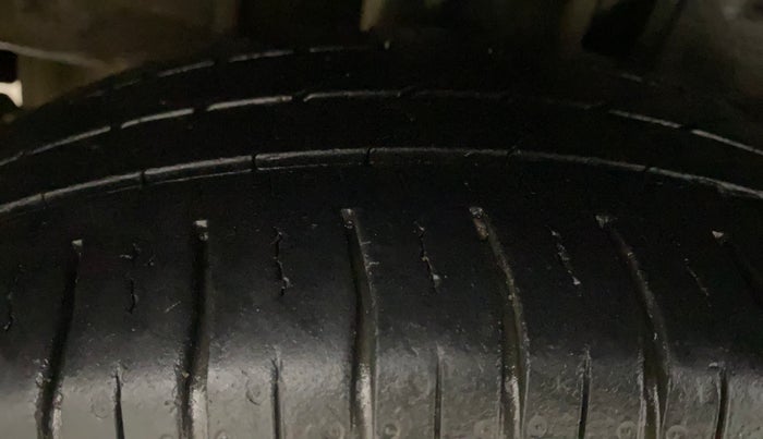 2016 Tata Tiago XT DIESEL, Diesel, Manual, 69,684 km, Right Rear Tyre Tread