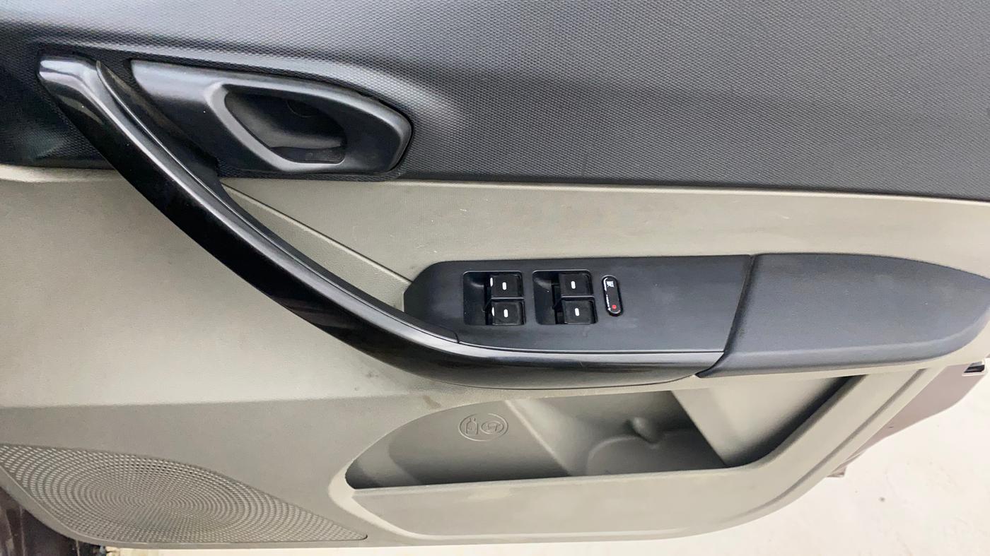 2016 Tata Tiago XT DIESEL, Diesel, Manual, 69,684 km, Driver Side Door Panels Control
