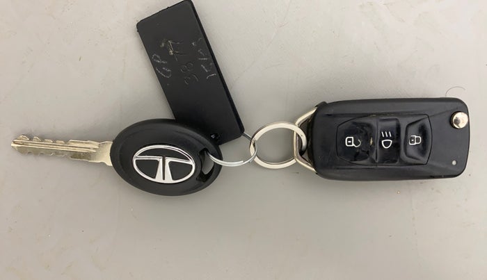 2016 Tata Tiago XT DIESEL, Diesel, Manual, 69,684 km, Key Close Up