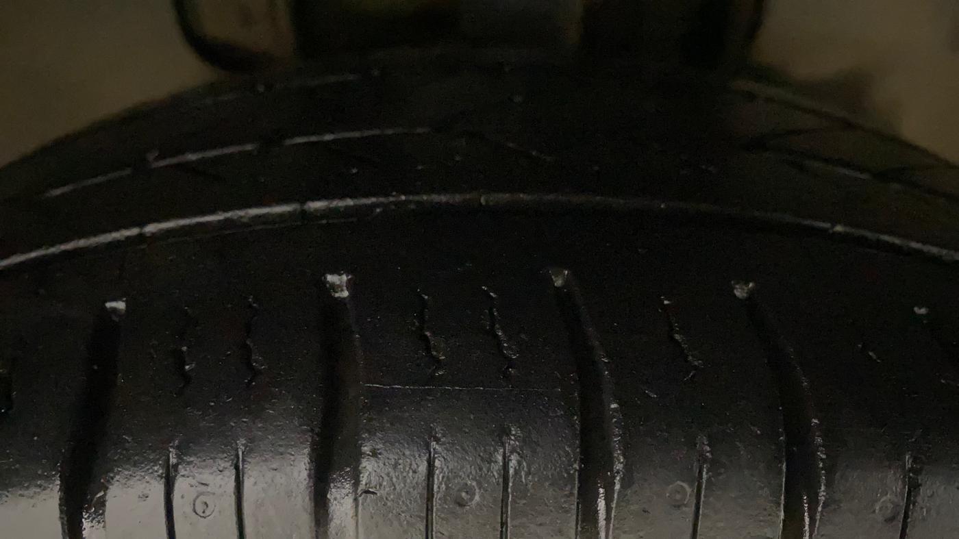 2016 Tata Tiago XT DIESEL, Diesel, Manual, 69,684 km, Right Front Tyre Tread