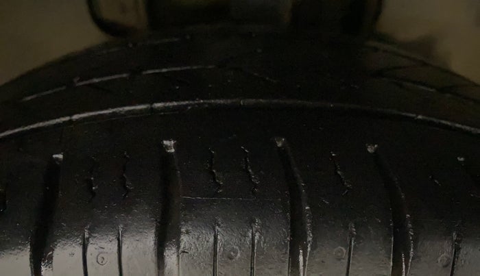 2016 Tata Tiago XT DIESEL, Diesel, Manual, 69,684 km, Right Front Tyre Tread