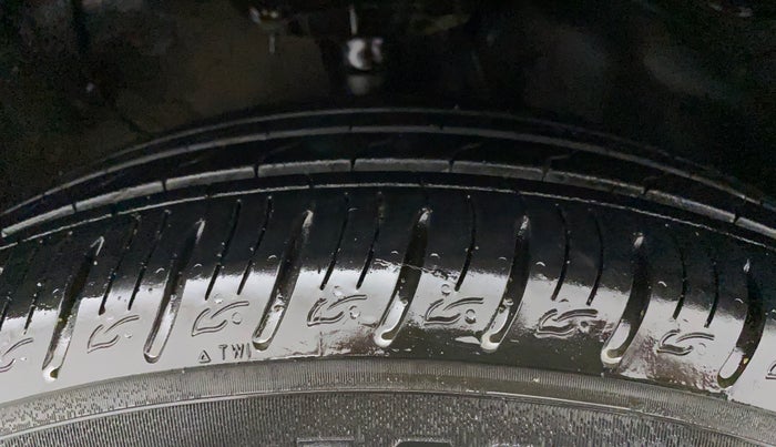 2022 KIA SONET GTX PLUS 1.5 AT, Diesel, Automatic, 27,166 km, Right Front Tyre Tread