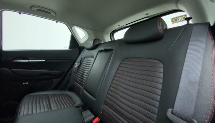 2022 KIA SONET GTX PLUS 1.5 AT, Diesel, Automatic, 27,166 km, Right Side Rear Door Cabin
