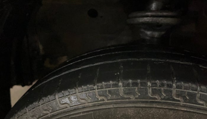 2014 Maruti Wagon R 1.0 LXI, Petrol, Manual, 87,477 km, Left Front Tyre Tread