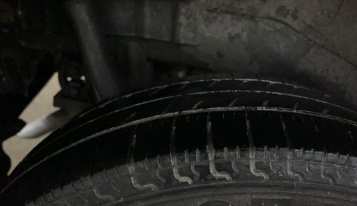 2014 Maruti Wagon R 1.0 LXI, Petrol, Manual, 87,477 km, Right Rear Tyre Tread