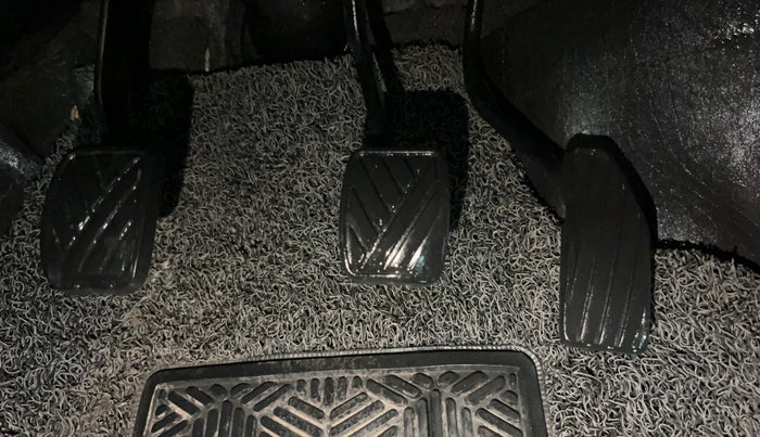 2014 Maruti Wagon R 1.0 LXI, Petrol, Manual, 87,477 km, Pedals