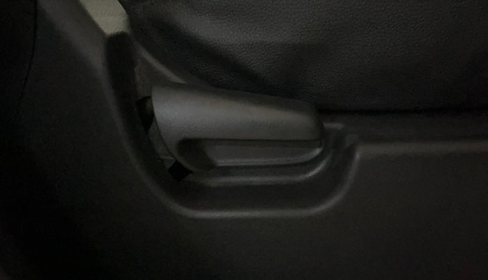 2014 Maruti Wagon R 1.0 LXI, Petrol, Manual, 87,477 km, Driver Side Adjustment Panel