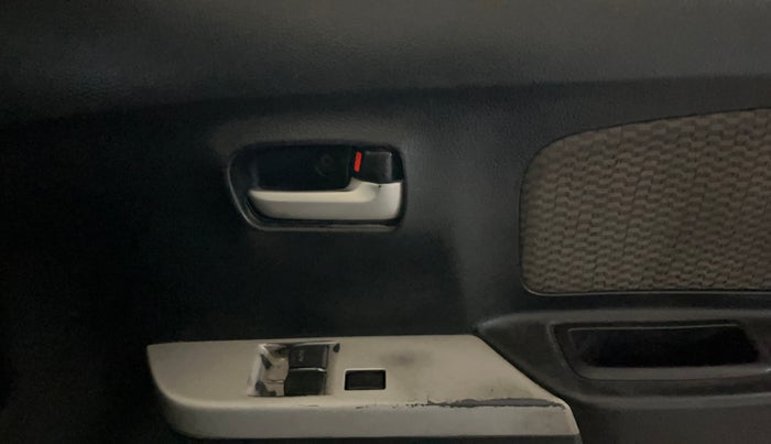 2014 Maruti Wagon R 1.0 LXI, Petrol, Manual, 87,477 km, Driver Side Door Panels Control