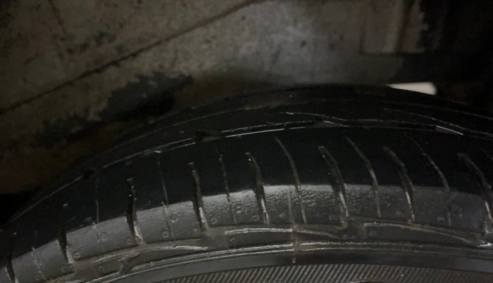 2014 Maruti Wagon R 1.0 LXI, Petrol, Manual, 87,477 km, Left Rear Tyre Tread