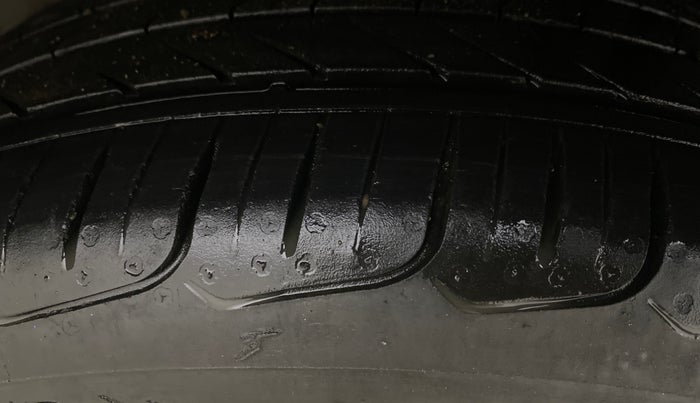 2016 Maruti Ciaz ZXI+, Petrol, Manual, 98,184 km, Left Rear Tyre Tread