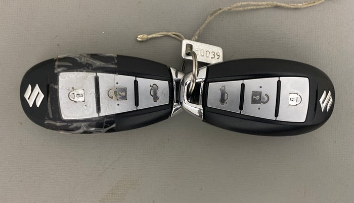 2016 Maruti Ciaz ZXI+, Petrol, Manual, 98,184 km, Key Close Up