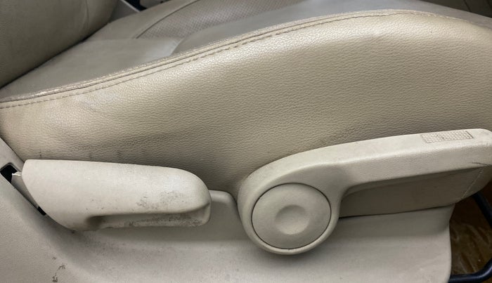 2016 Maruti Ciaz ZXI+, Petrol, Manual, 98,184 km, Driver Side Adjustment Panel