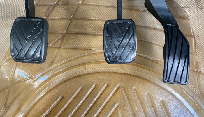 2016 Maruti Ciaz ZXI+, Petrol, Manual, 98,184 km, Pedals