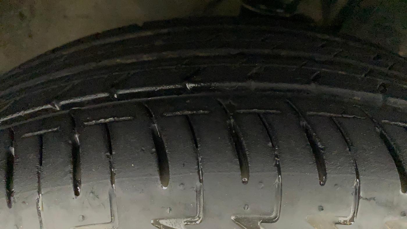 2017 Maruti IGNIS ZETA 1.2 AMT, Petrol, Automatic, 86,424 km, Right Front Tyre Tread