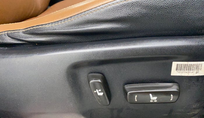 2017 Toyota Innova Crysta 2.8 ZX AT 7 STR, Diesel, Automatic, 85,182 km, Driver Side Adjustment Panel
