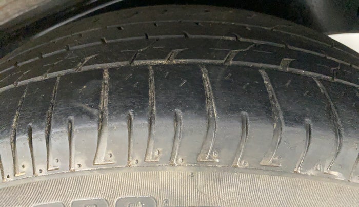 2017 Toyota Innova Crysta 2.8 ZX AT 7 STR, Diesel, Automatic, 85,182 km, Left Rear Tyre Tread