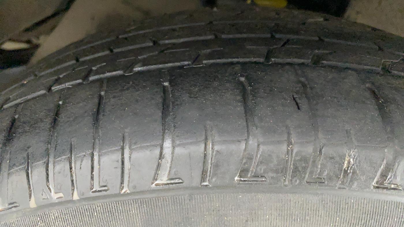 2017 Toyota Innova Crysta 2.8 ZX AT 7 STR, Diesel, Automatic, 85,182 km, Right Front Tyre Tread