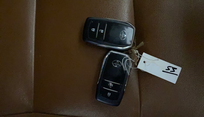 2019 Toyota Innova Crysta 2.7 ZX AT 7 STR, Petrol, Automatic, 89,791 km, Key Close Up