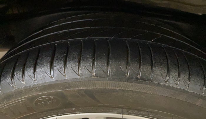 2019 Toyota Innova Crysta 2.7 ZX AT 7 STR, Petrol, Automatic, 89,791 km, Right Rear Tyre Tread