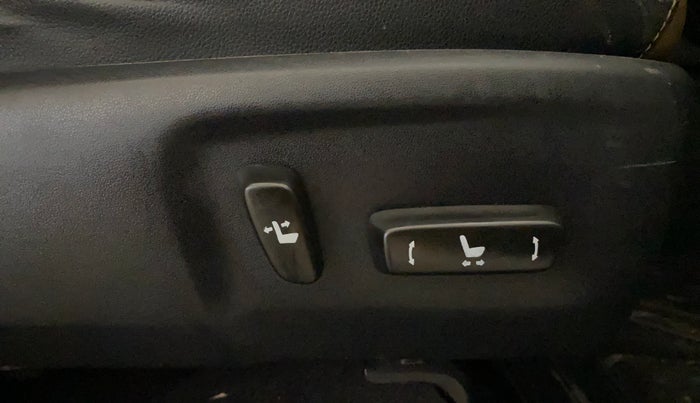 2019 Toyota Innova Crysta 2.7 ZX AT 7 STR, Petrol, Automatic, 89,791 km, Driver Side Adjustment Panel