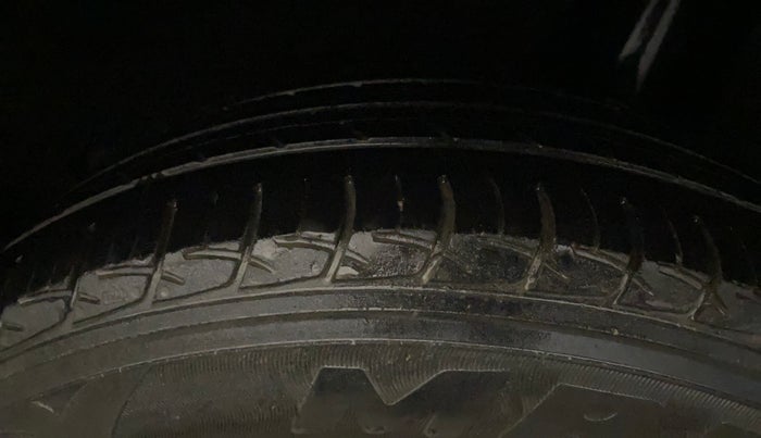 2016 Maruti Baleno DELTA PETROL 1.2, Petrol, Manual, 49,538 km, Left Rear Tyre Tread