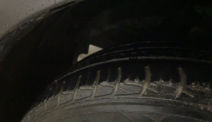 2016 Maruti Baleno DELTA PETROL 1.2, Petrol, Manual, 49,538 km, Left Front Tyre Tread