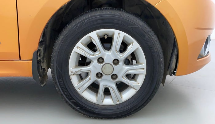 2016 Tata Tiago XZ PETROL, Petrol, Manual, 1,42,521 km, Right Front Wheel