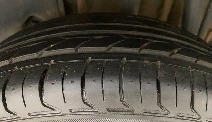 2016 Tata Tiago XZ PETROL, Petrol, Manual, 1,42,521 km, Left Rear Tyre Tread