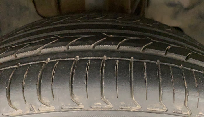 2016 Tata Tiago XZ PETROL, Petrol, Manual, 1,42,521 km, Right Front Tyre Tread