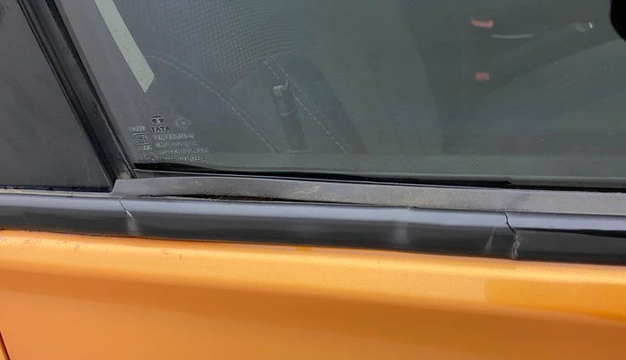 2016 Tata Tiago XZ PETROL, Petrol, Manual, 1,42,521 km, Driver-side door - Weather strip has minor damage